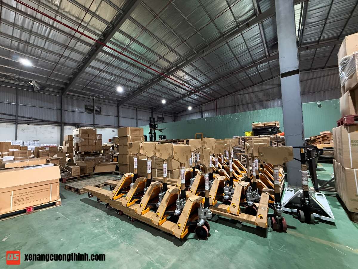 Bàn Giao Xe Nâng Tay | Xe Nâng Cường Thịnh