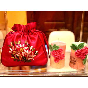 Nến thơm hình đá thạch anh hồng