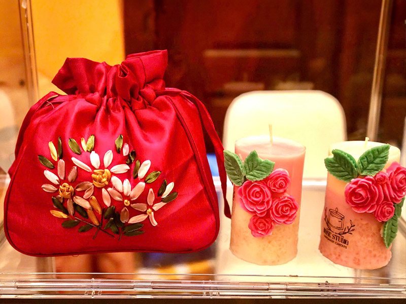 Nến thơm hình đá thạch anh hồng