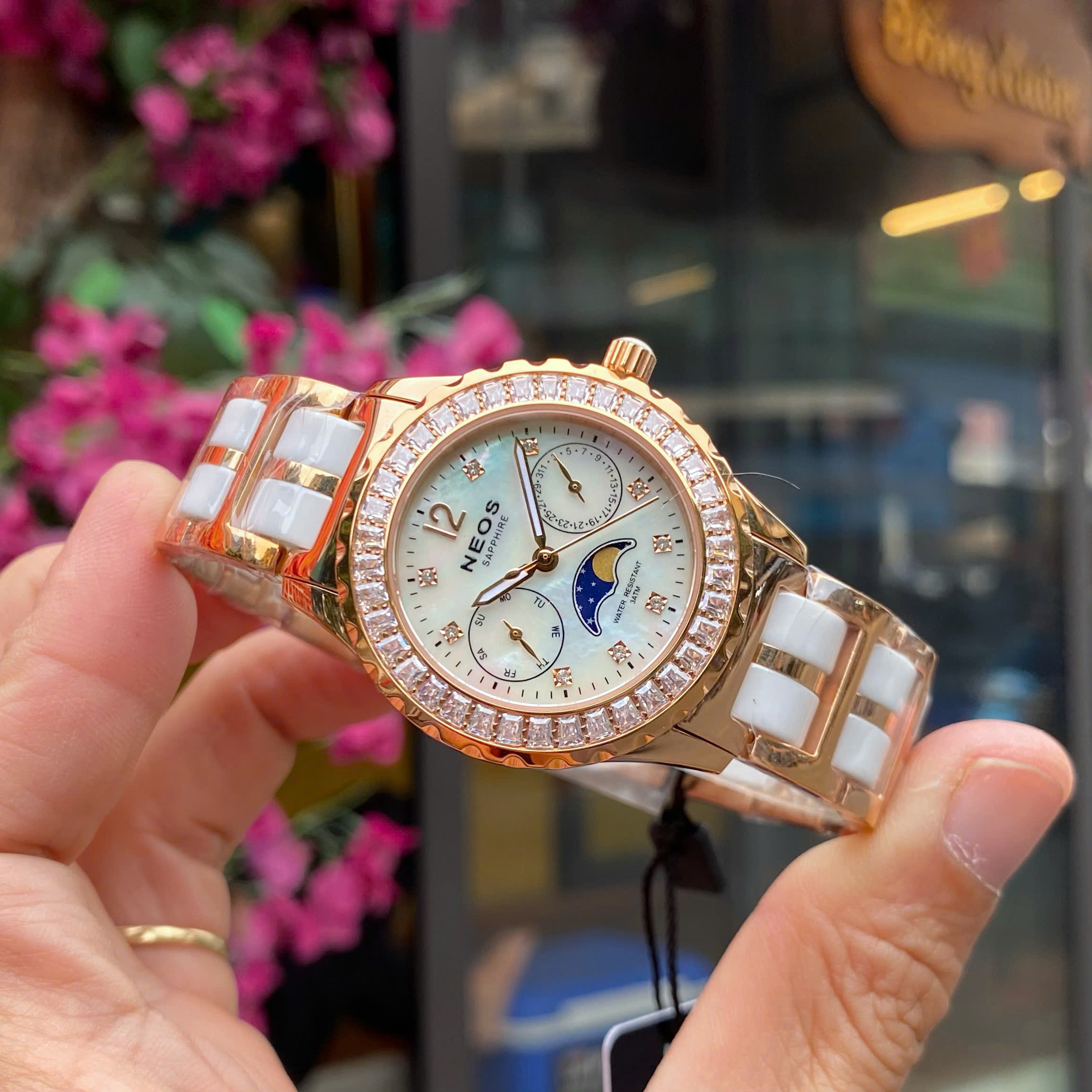 Neos N-20688LA-C: Tuyệt Tác Moonphase – Khi Trăng Sao Ngự Trị Trên Cổ Tay Phái Đẹp