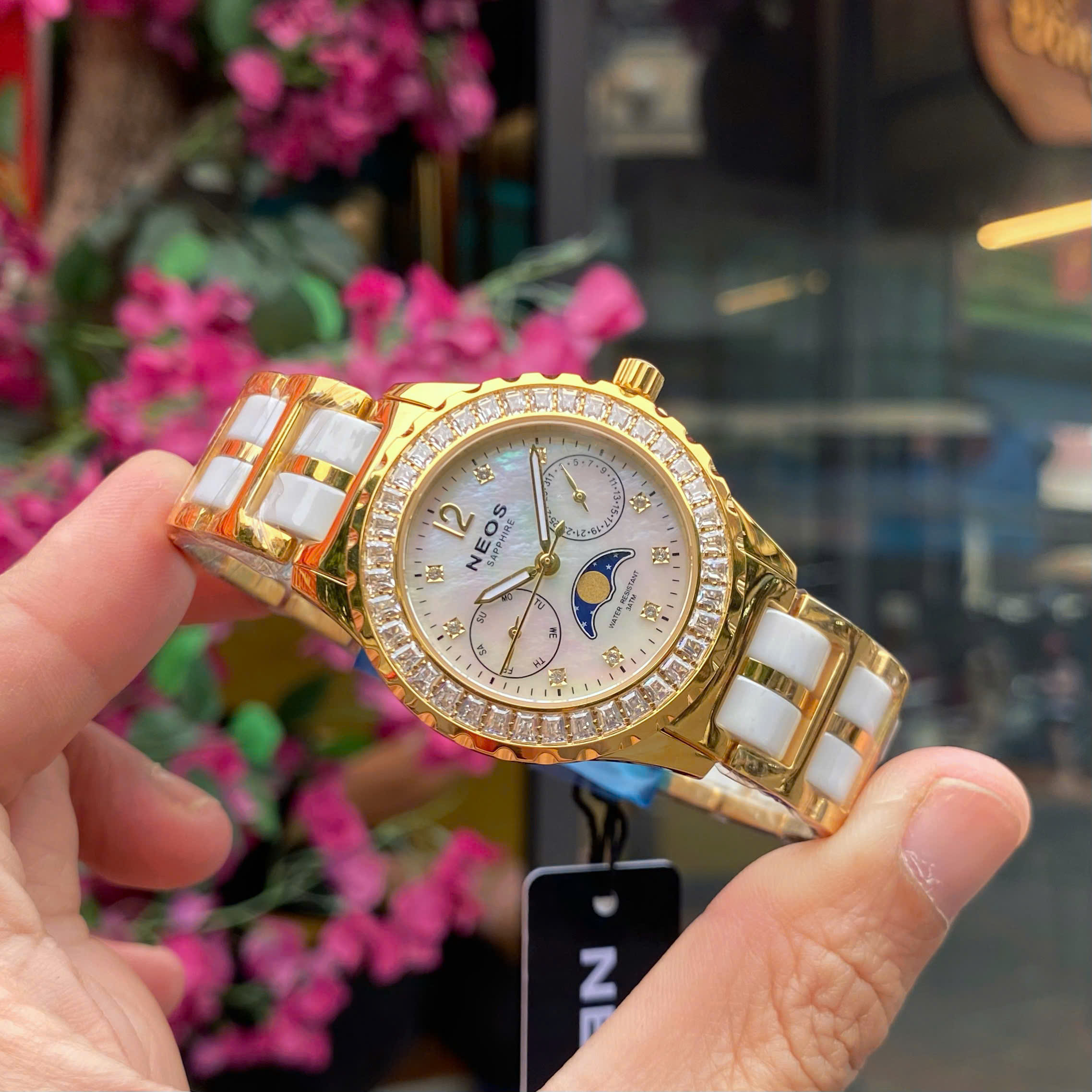 Neos N-20688LA-C: Tuyệt Tác Moonphase – Khi Trăng Sao Ngự Trị Trên Cổ Tay Phái Đẹp