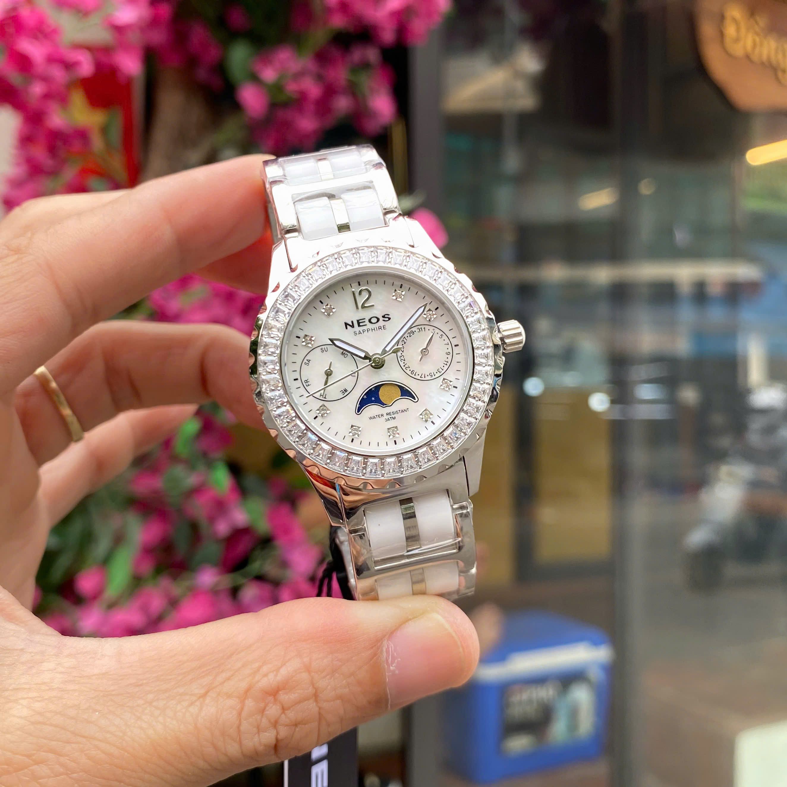 Neos N-20688LA-C: Tuyệt Tác Moonphase – Khi Trăng Sao Ngự Trị Trên Cổ Tay Phái Đẹp