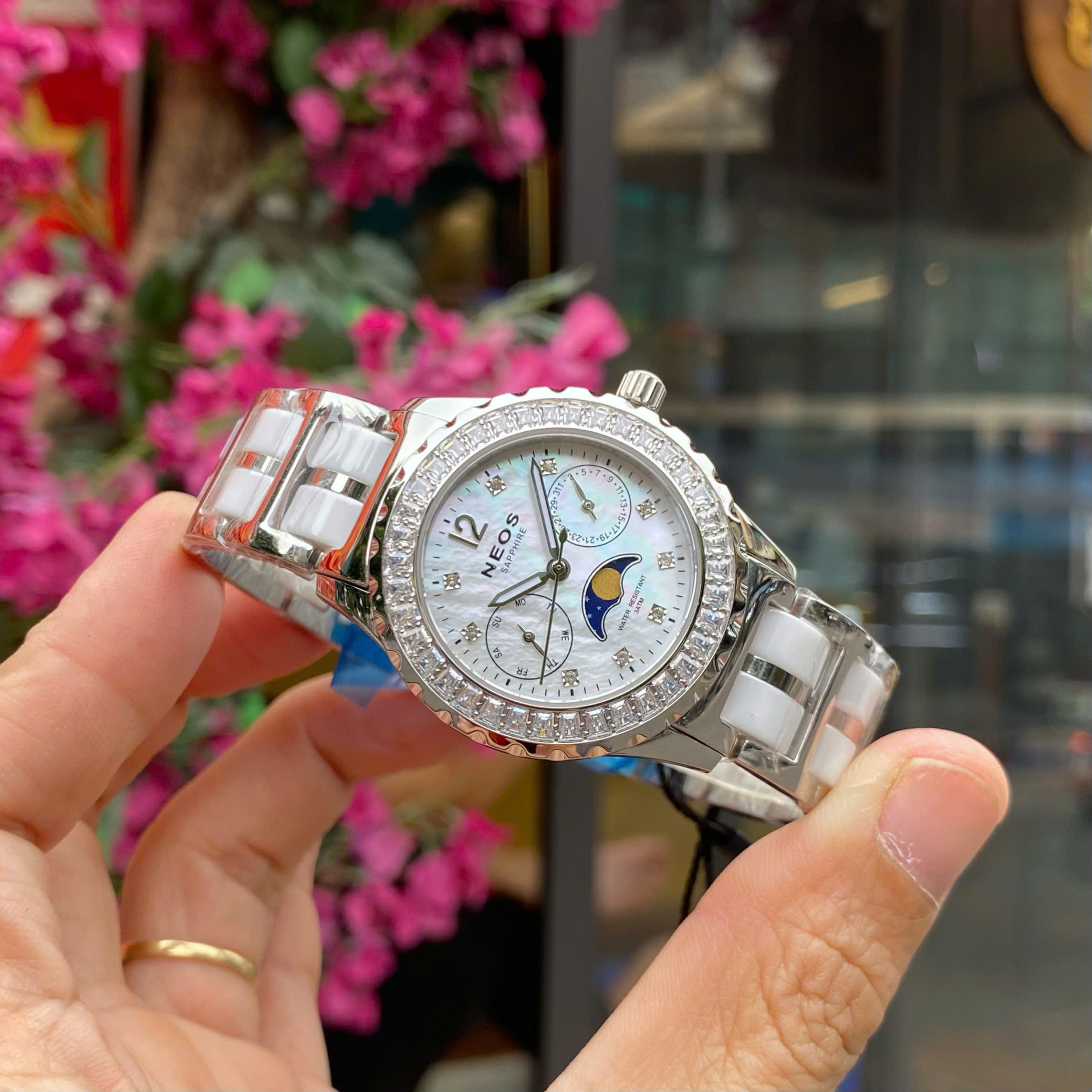 Neos N-20688LA-C: Tuyệt Tác Moonphase – Khi Trăng Sao Ngự Trị Trên Cổ Tay Phái Đẹp