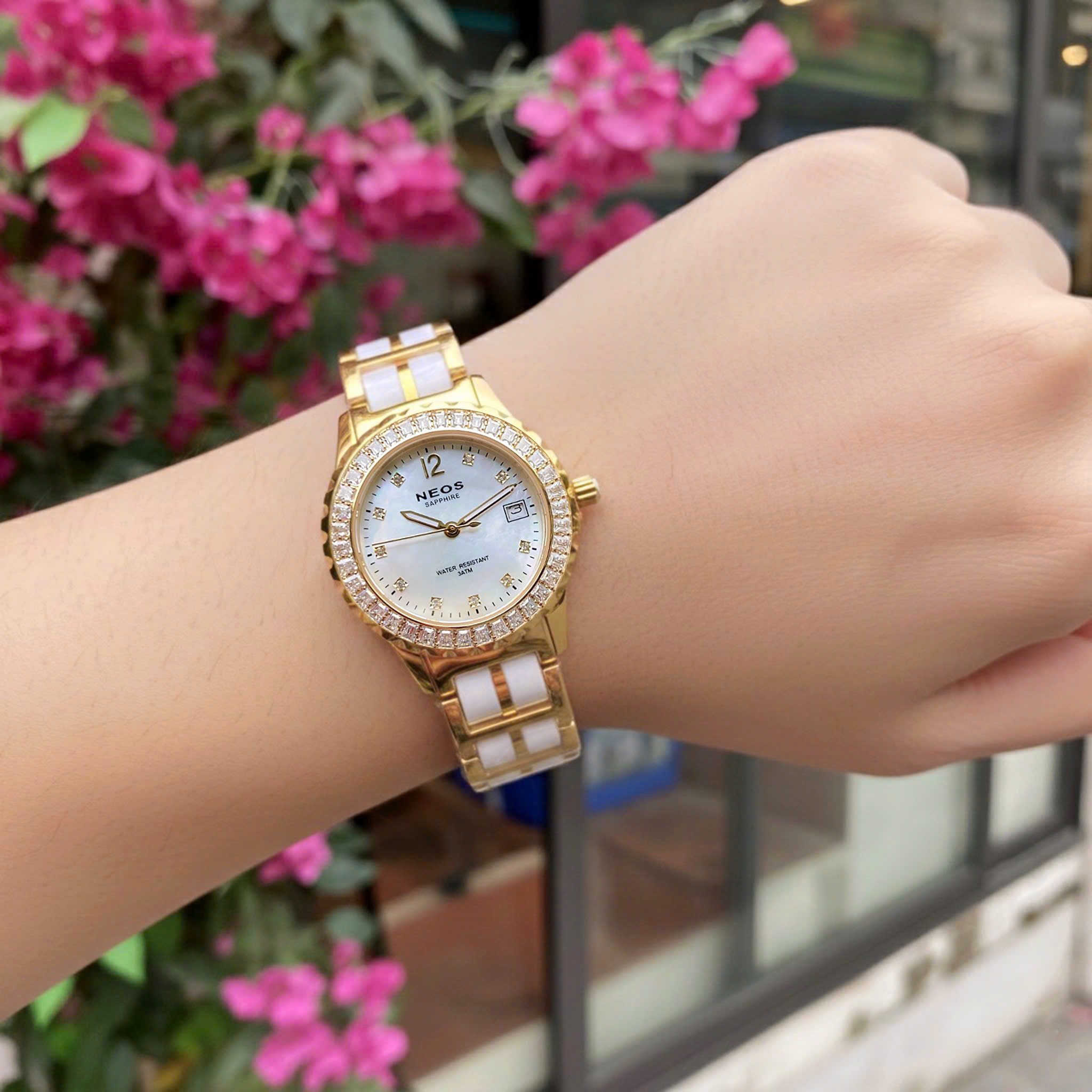 Đồng Hồ Nữ Neos N-20688LA-D: Tuyệt Tác Dây Ceramic & Mặt Xà Cừ Sang Trọng