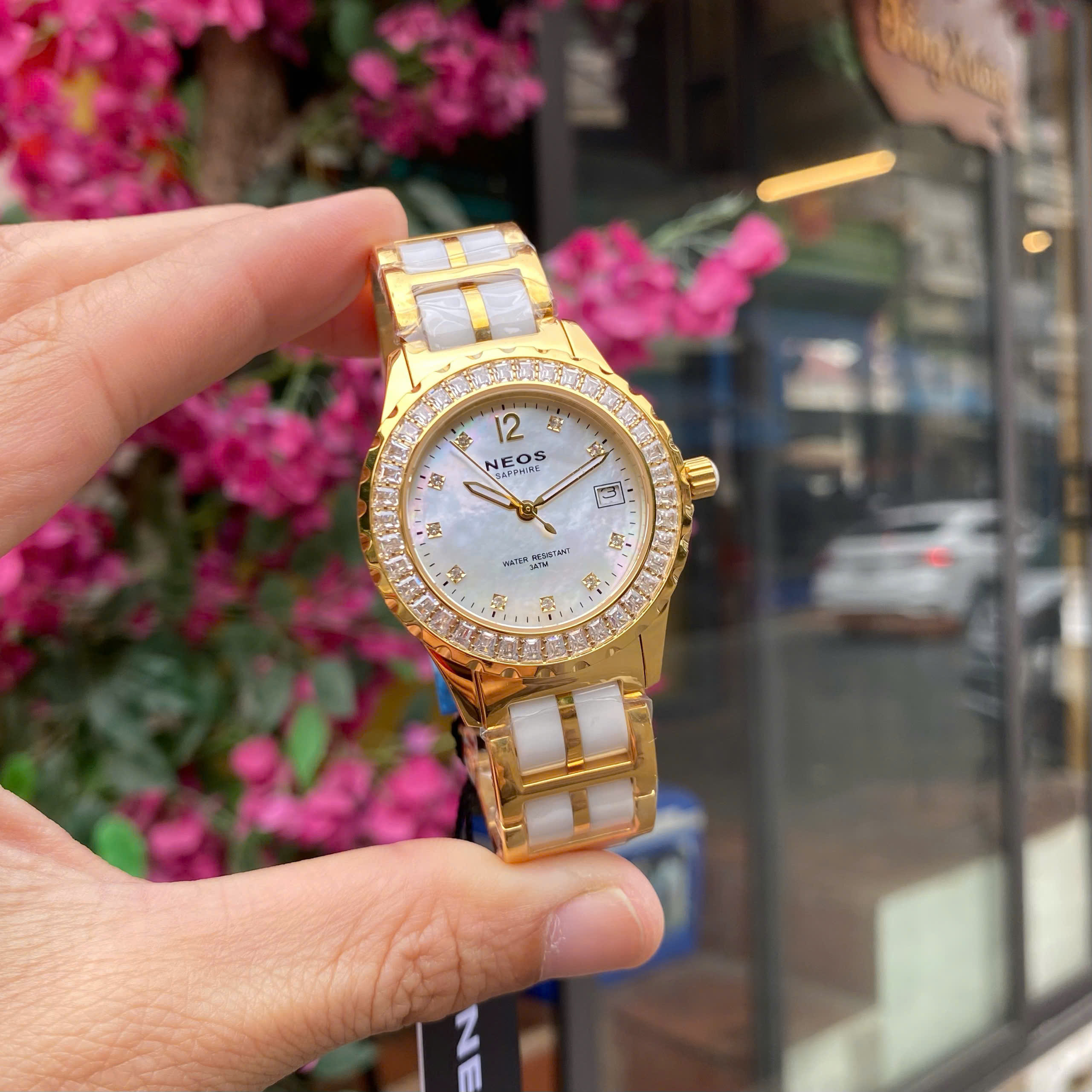 Đồng Hồ Nữ Neos N-20688LA-D: Tuyệt Tác Dây Ceramic & Mặt Xà Cừ Sang Trọng