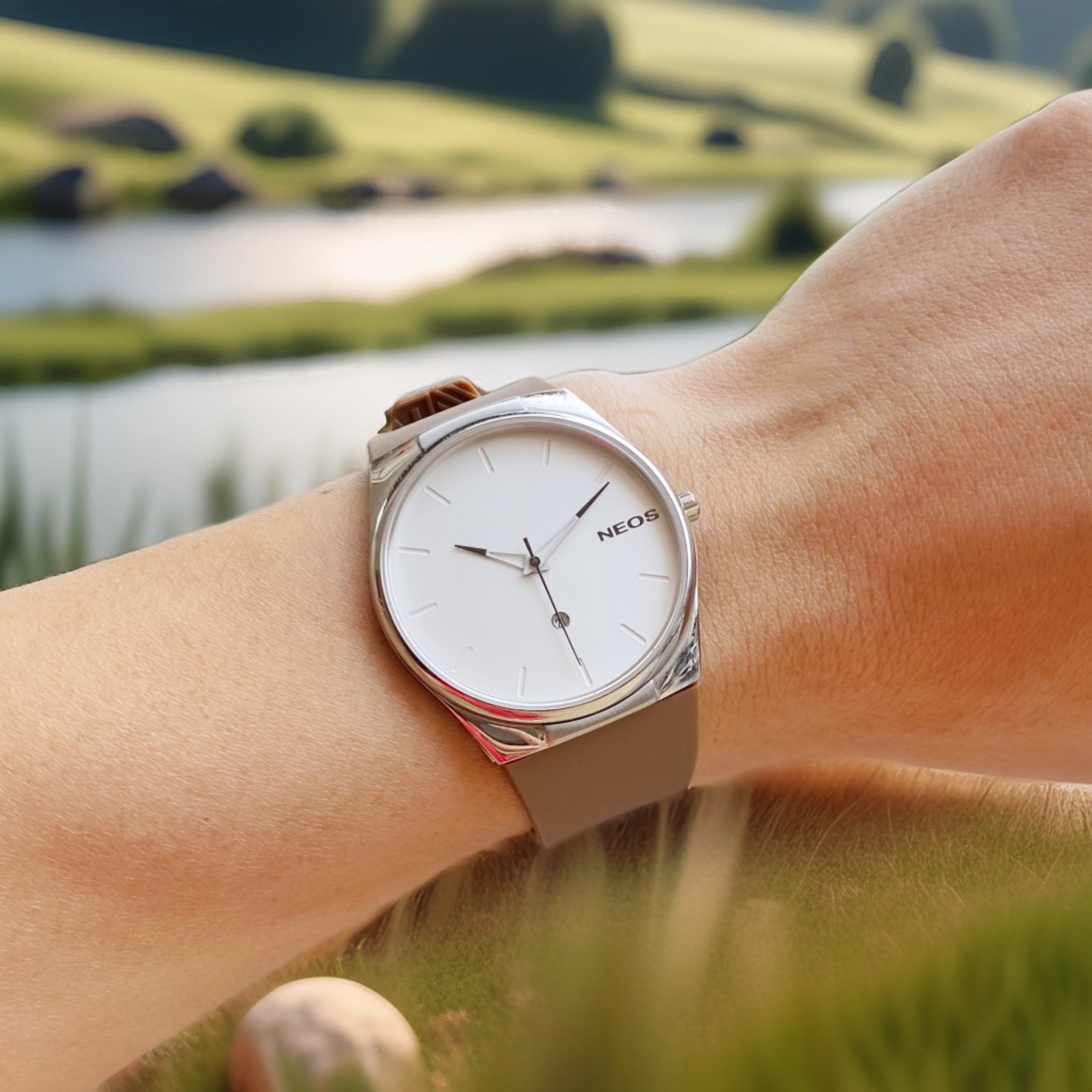 Đồng hồ Neos N-40713M Dây Cao Su Non