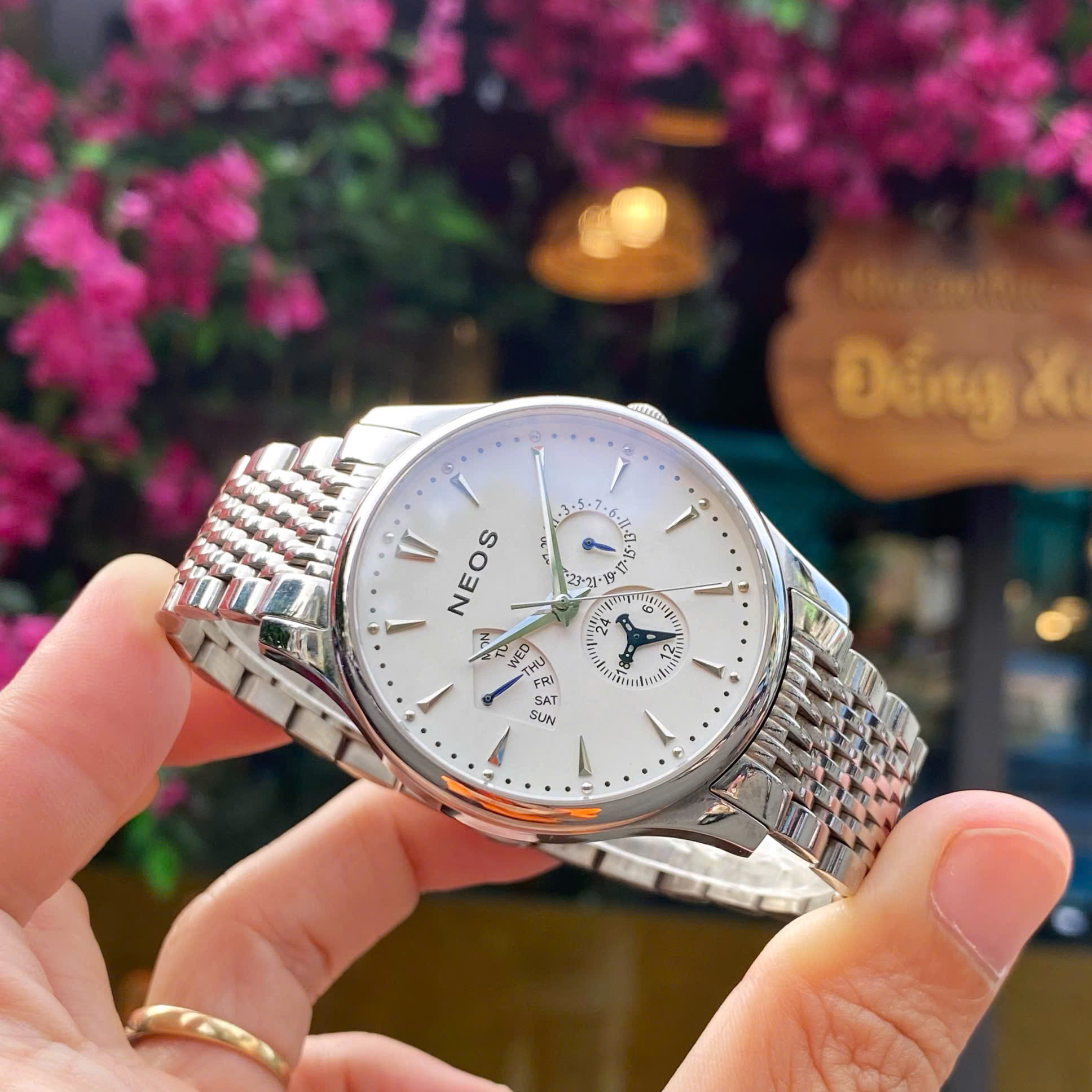 Đồng Hồ NEOS N-50558M 6 Kim Mặt Trắng | Kính Sapphire