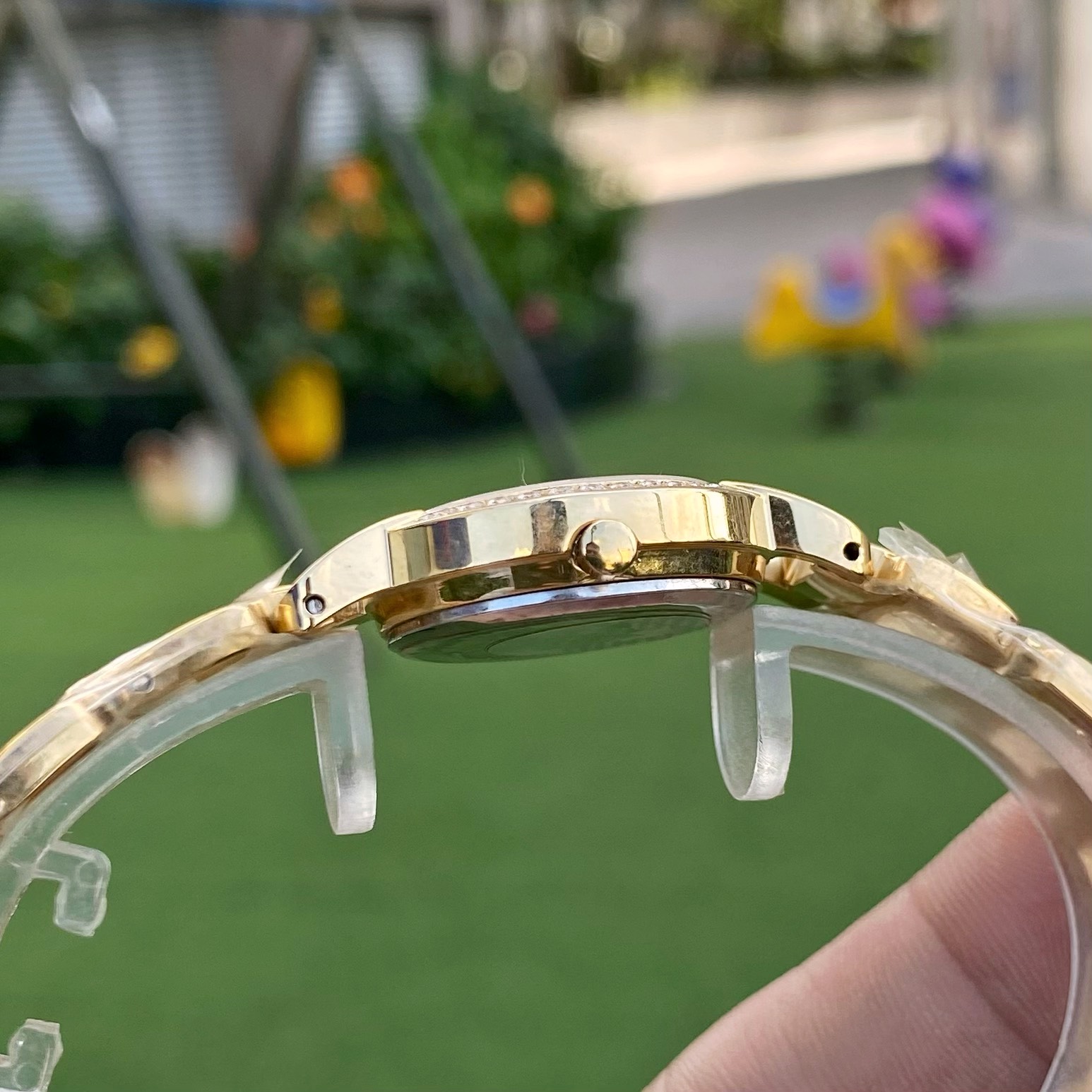 Đồng hồ neos lắc tay nữ N-60510A