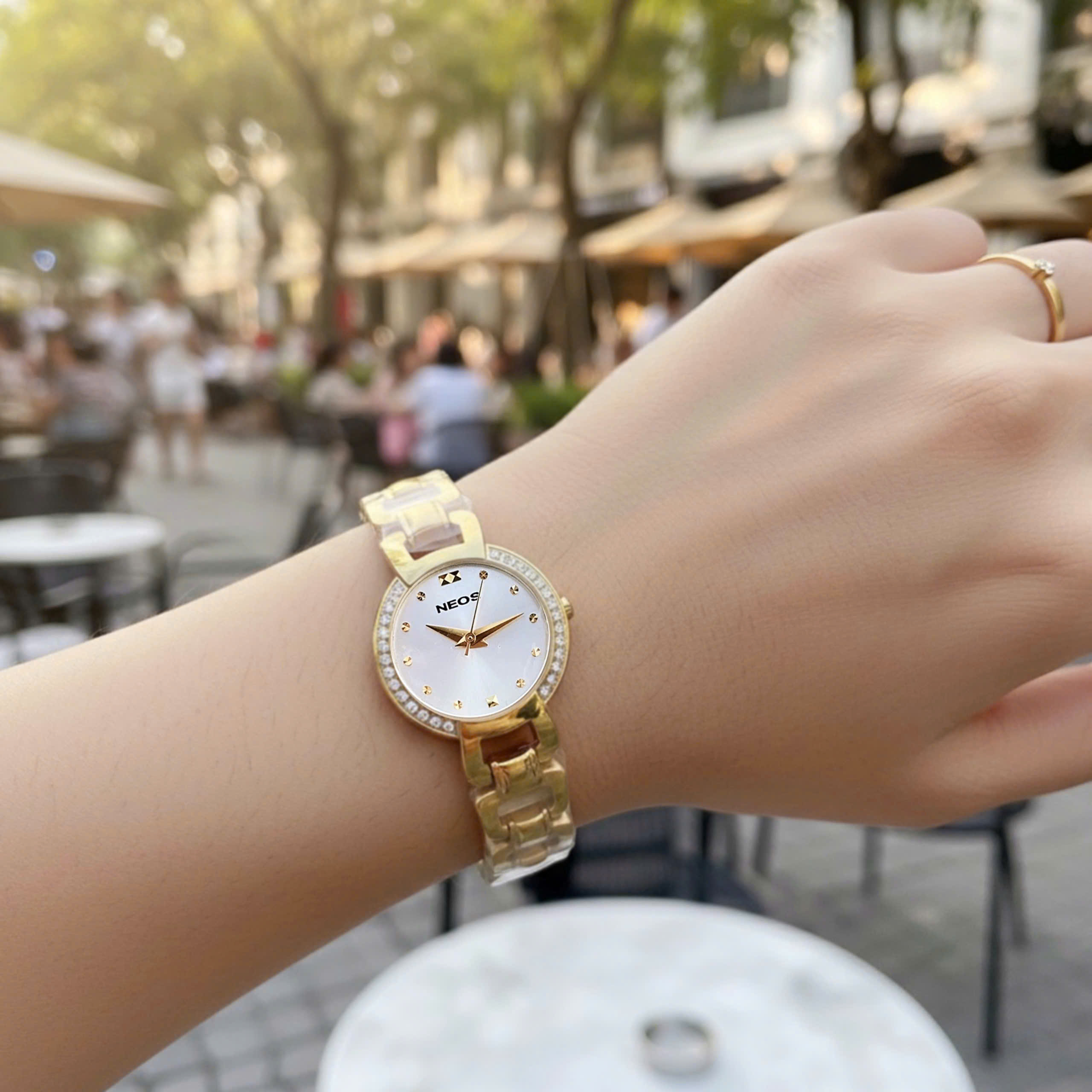 Đồng hồ neos lắc tay nữ N-60510A