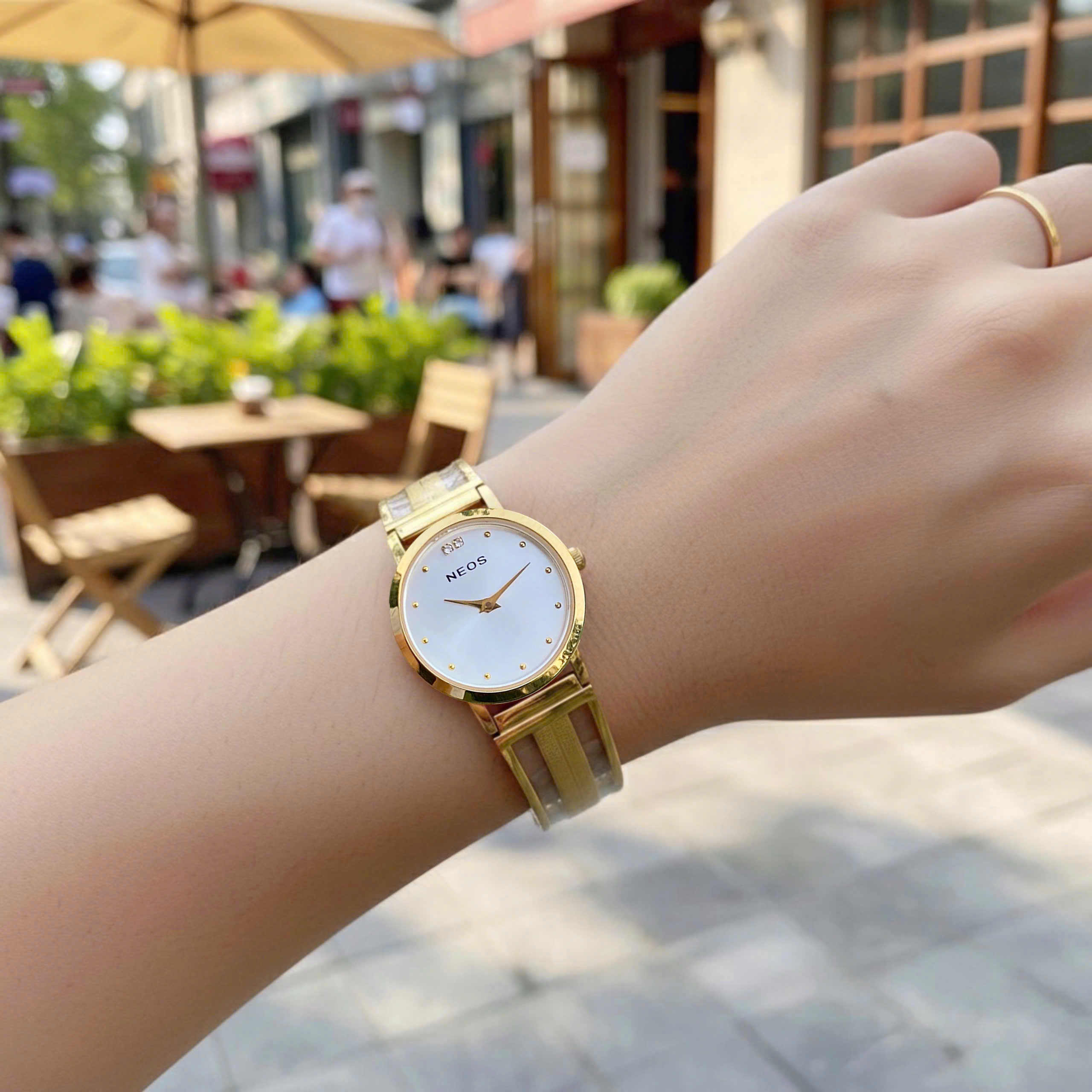 Đồng Hồ Lắc Nữ NEOS N-60511L