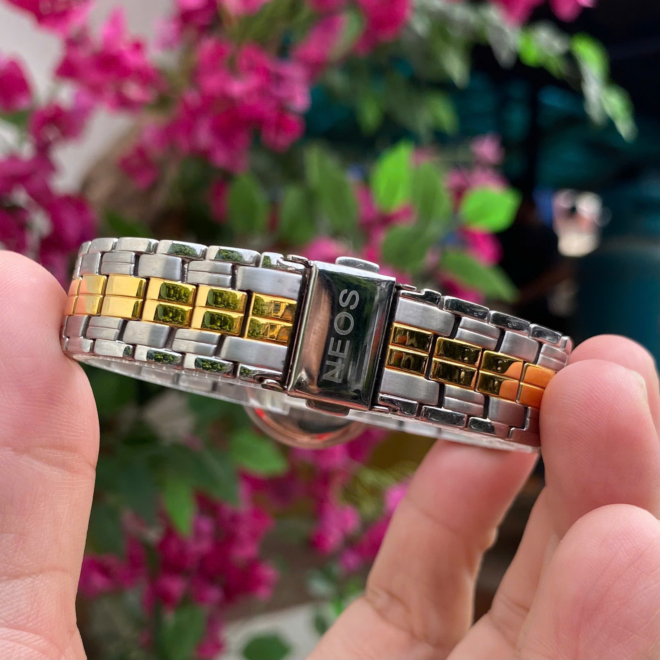 Đồng Hồ Nữ Neos N-70029L - Sang Trọng, Nổi Bật Mọi Góc Nhìn Đồng Hồ Nữ Neos N-70029L - Sang Trọng, Nổi Bật Mọi Góc Nhìn