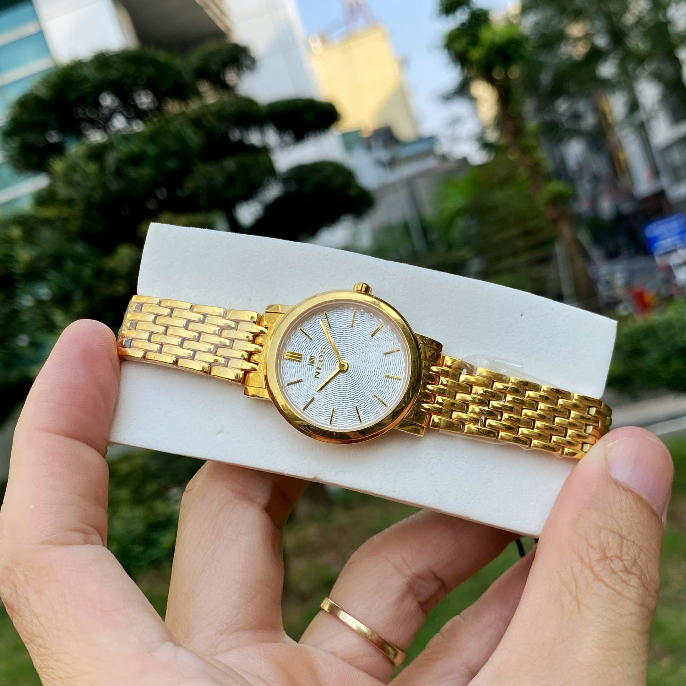 Đồng Hồ Nữ Siêu Mỏng Neos N-40577L Chính Hãng – Lựa Chọn Hoàn Hảo Cho Mẹ Bỉm Sữa và Dân Văn Phòng