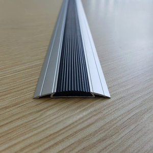 Nẹp chống trơn mặt bằng bề mặt cao su