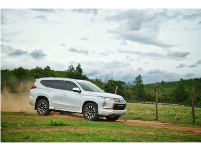 New Mitsubishi Pajero Sport Gasoline 4x4 AT - STD