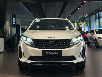 Peugeot 5008 GT (Logo sư tử bạc)