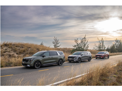 New Carnival 1.6 Turbo Hybrid Signature