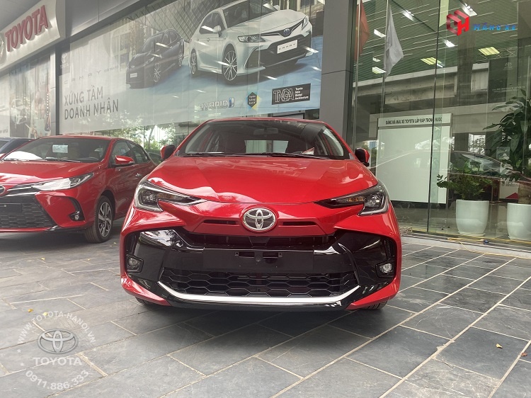 Đầu xe Toyota Vios E CVT 2026 màu đỏ