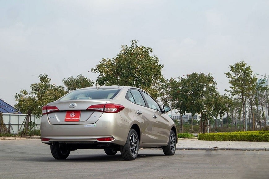 Ngoại thất xe Toyota Vios G CVT bản đủ