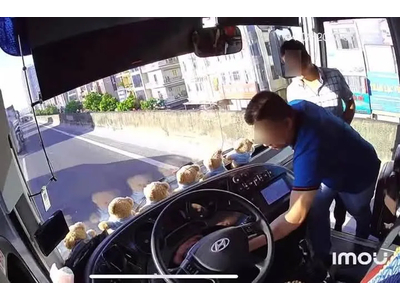 Người đàn ông rút chìa khoá xe khách ở Hà Nội: Luật sư nói gì?