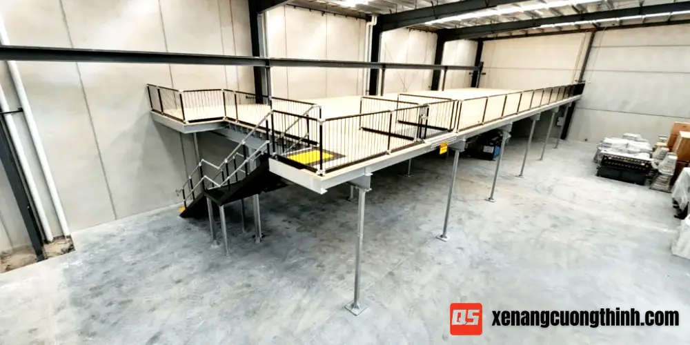 Nhà kho tầng lửng có trần thấp