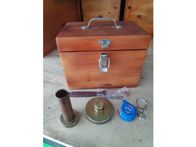 Dụng cụ xác định nhám mặt đường bằng phương pháp rắc cát