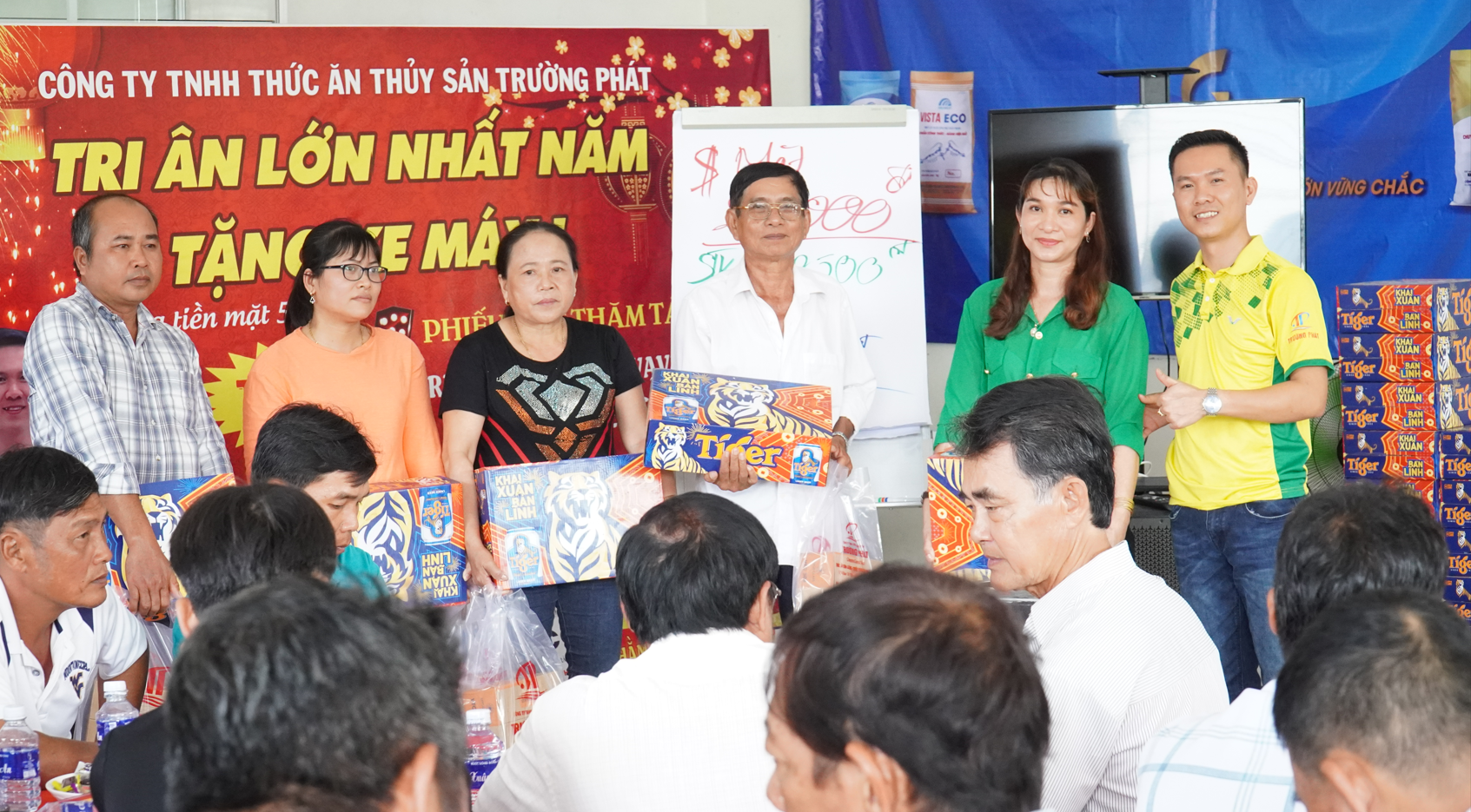 Nhiều phần quà khác dành tặng Quý khách hàng tham dự buổi tri ân
