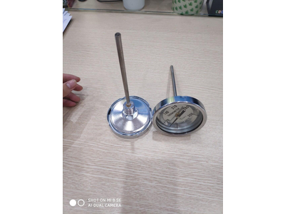 Nhiệt kế kim loại