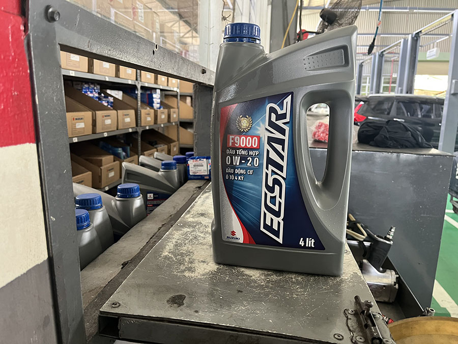 Dầu nhớt tổng hợp Ecstar 0W 20 được sử dụng cho động cơ xe Suzuki XL7 Hybrid