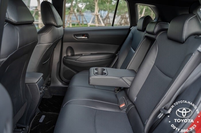 hàng ghế sau màu đen của xe Toyota Corolla Cross 1.8v 2022