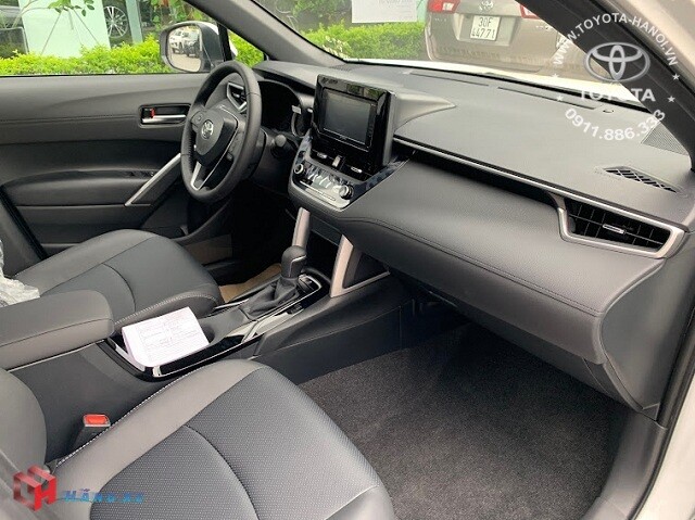 Nội thất màu đen của xe Toyota Cross 1.8G 2023