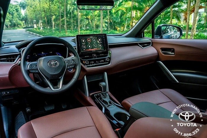 Nội thất màu nâu đỏ xe toyota cross hybird 2026, 2026