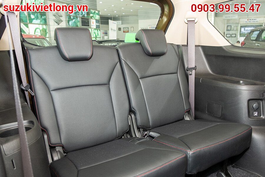 Ghế ngồi da toàn bộ mà một nửa nỉ một nửa da