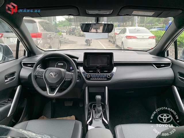 Nội thất màu đen xe Toyota Cross 1.8G 2022, 2023