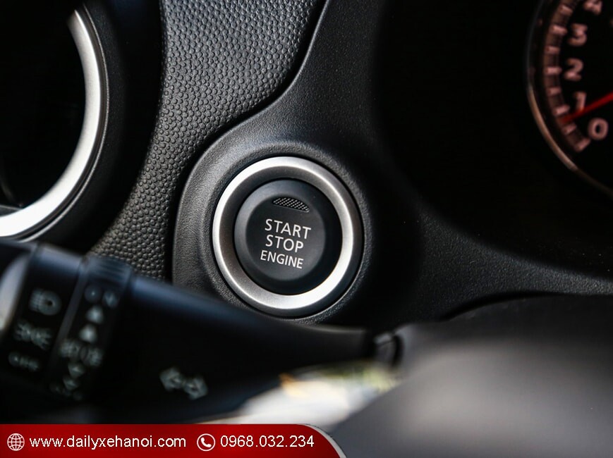Nút khởi động Start Stop trên attrage số tự động