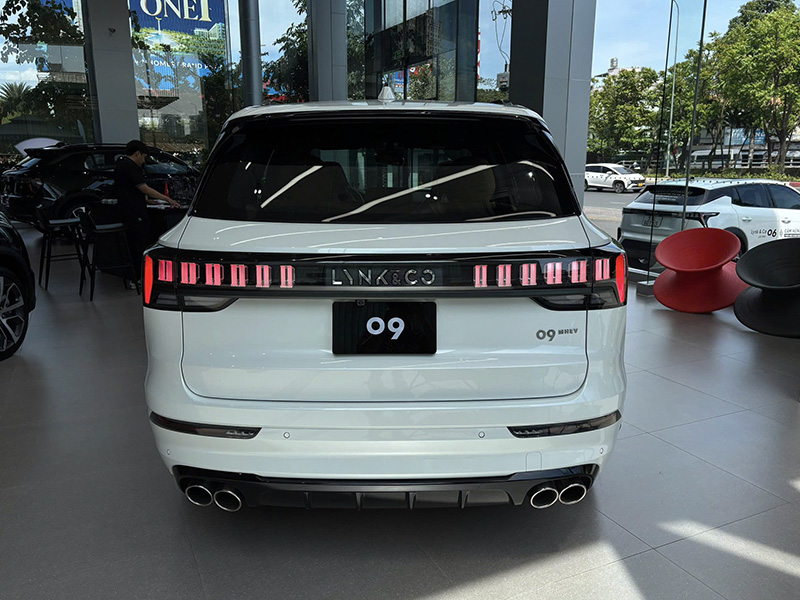 Lynk & Co 09