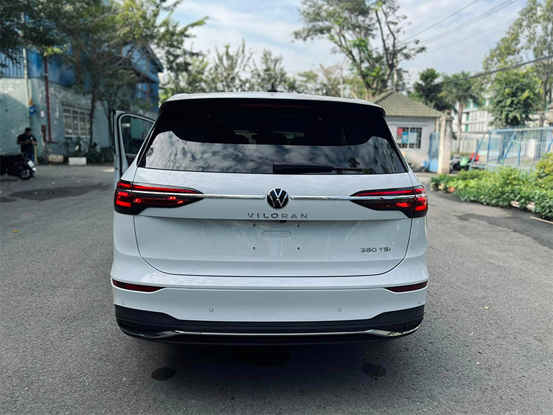 Volkswagen Viloran Premium | Giá lăn bánh & Chương trình ưu đãi