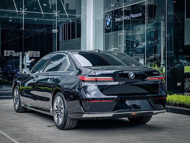 BMW 740i Pure Excellence