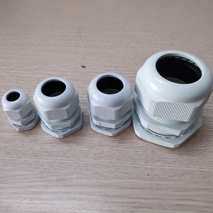 Ốc xiết cáp bằng nhựa PG