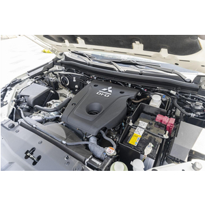 New Mitsubishi Pajero Sport Gasoline 4x4 AT - STD