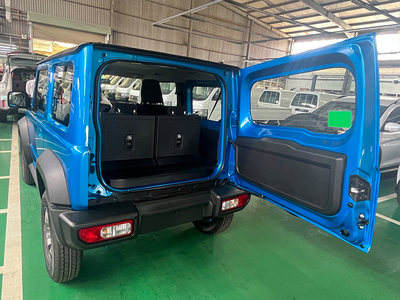 Suzuki Jimny (2 tông màu)
