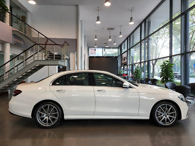 Mercedes Benz E 300 AMG 2025