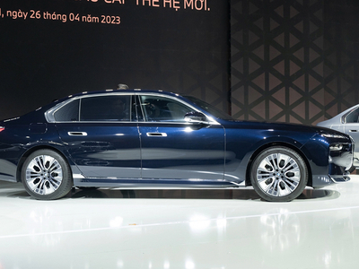 BMW 735i Pure Excellence
