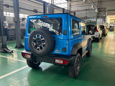 Suzuki Jimny (2 tông màu)