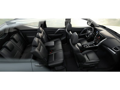 New Mitsubishi Pajero Sport Gasoline 4x4 AT - Premium