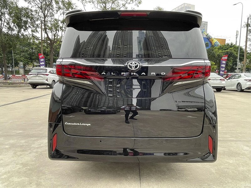 Toyota Alphard 2.5 HEV