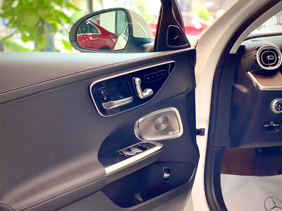 Mercedes-Benz C 200 Avantgarde Plus 2025 (V2)