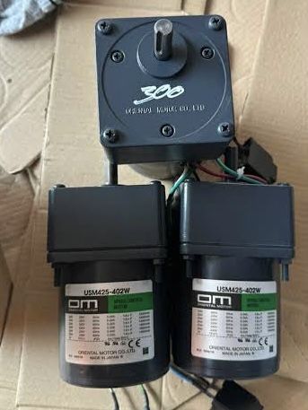 Hai motor Oriental Motor USM425-402W 25W 1 pha 200–230V sản xuất tại Nhật kèm hộp số