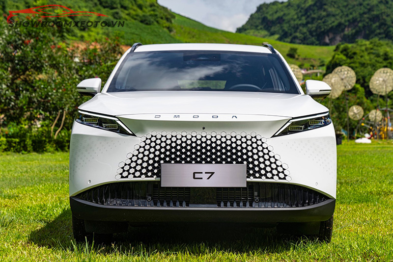 Phần đầu xe Omoda C7 với ngôn ngữ thiết kế “Art in Motion”