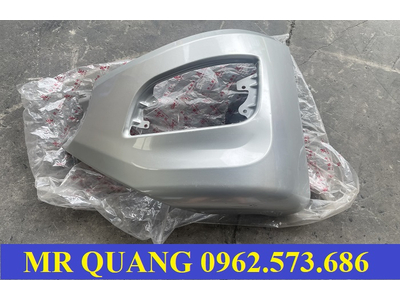 Ốp mí đèn gầm xe đầu kéo Chenglong H7 tại Sài Gòn