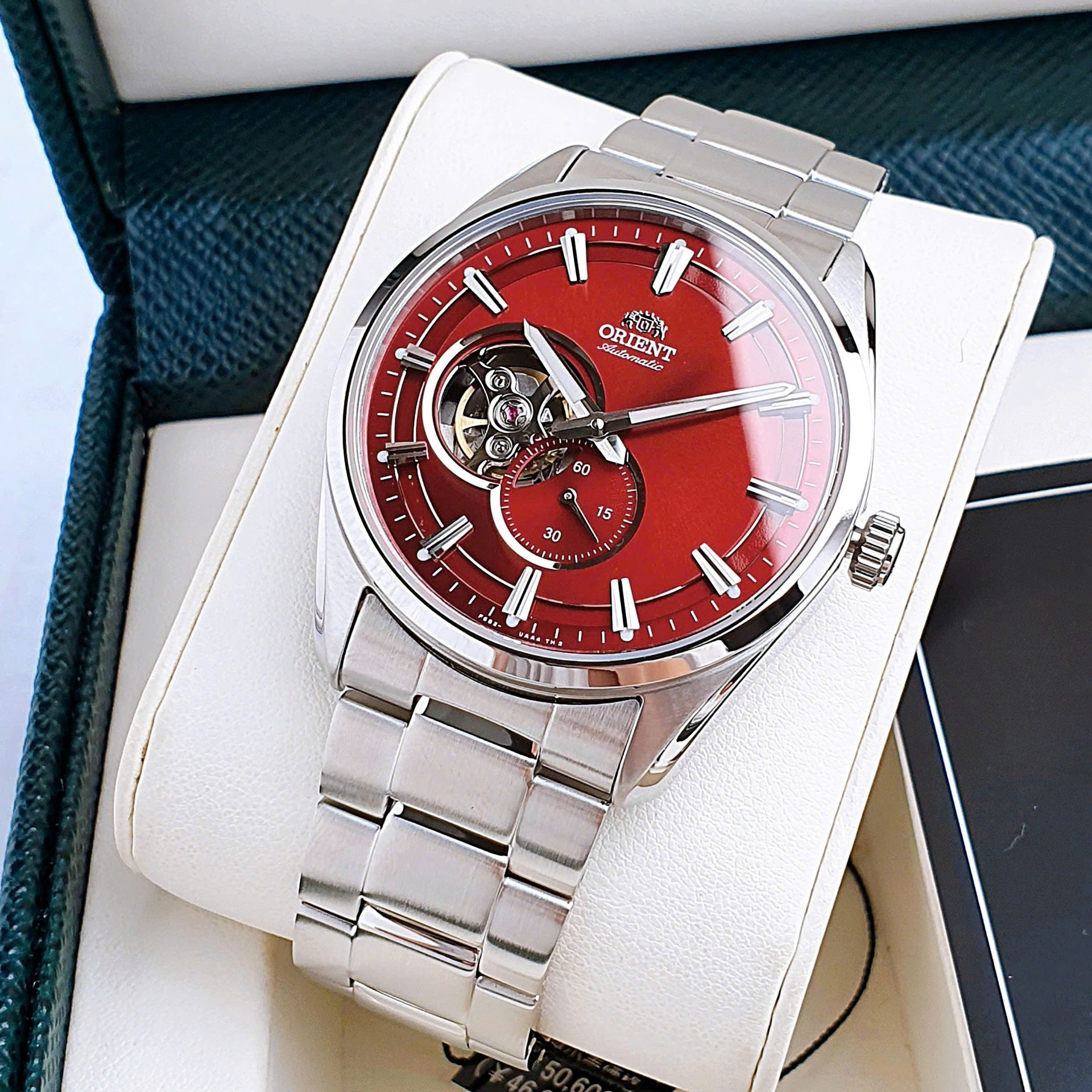 Orient Automatic Small Second RA-AR0010R10B - tông màu độc hiếm đầy ma mị !